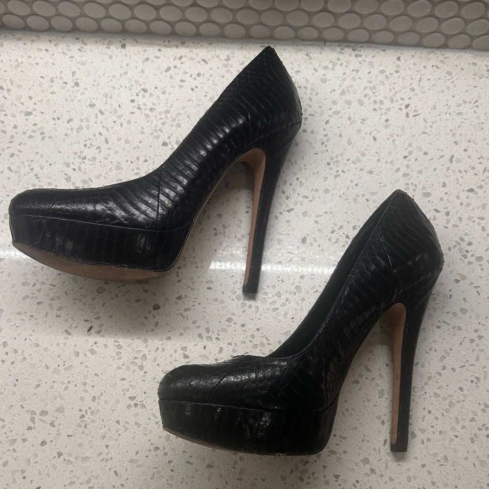 House of Harlow 1960 Black Textured Heels